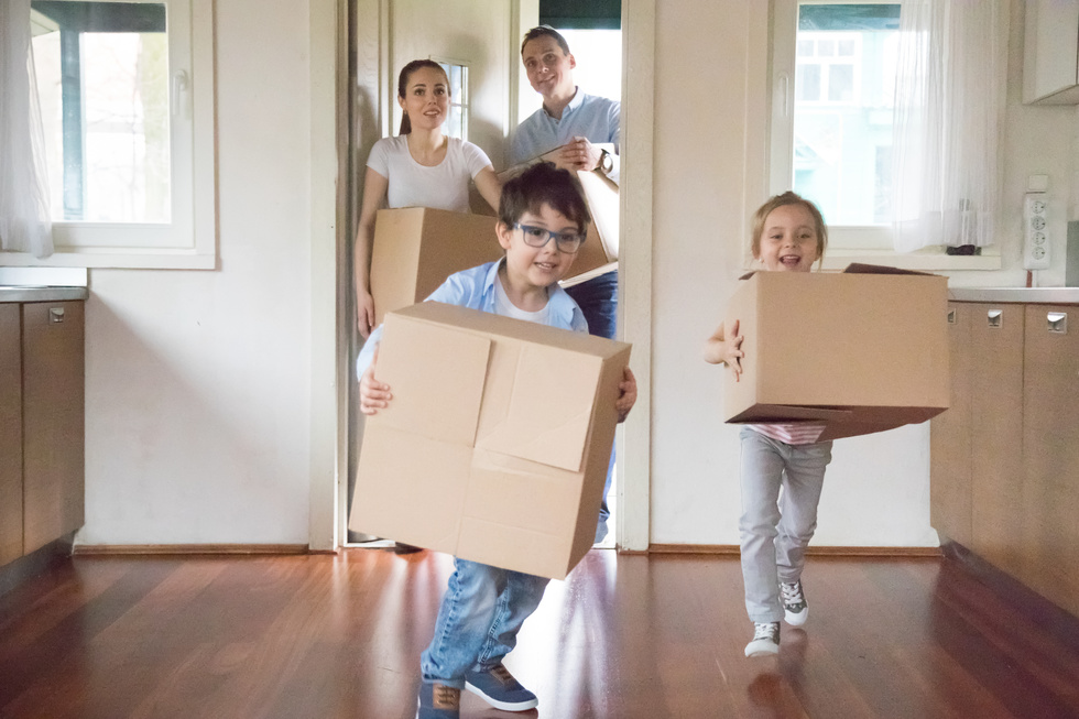 Family with little kids arrive at new home